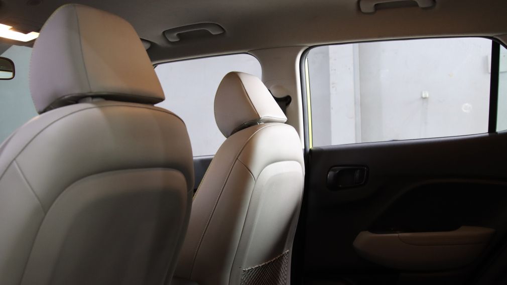 Hyundai Venue Trend w/Urban Pkg/Grey-Lime Interior 2020 d&rsquo;occasion à vendre - 19