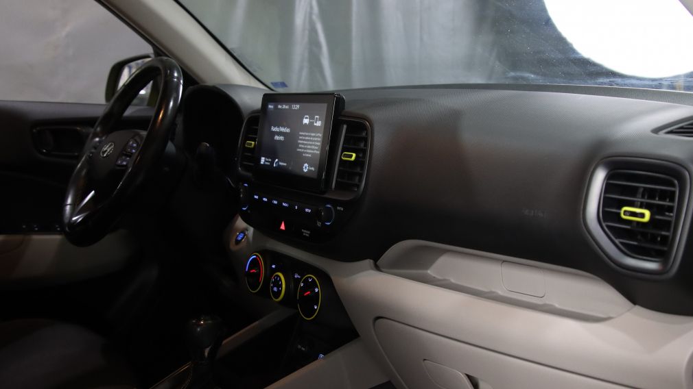 Hyundai Venue Trend w/Urban Pkg/Grey-Lime Interior 2020 d&rsquo;occasion à vendre - 23