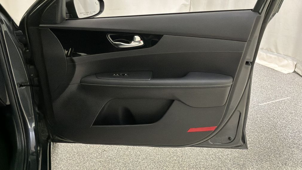 Kia Forte EX 2022 d&rsquo;occasion à vendre - 32