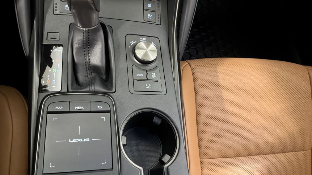 Lexus IS IS 300 2023 d&rsquo;occasion à vendre - 19