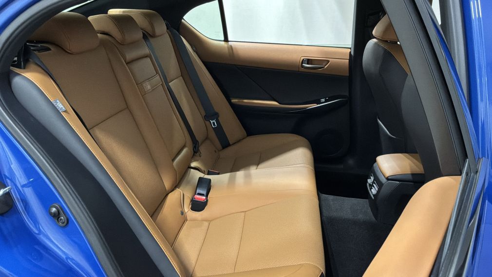 Lexus IS IS 300 2023 d&rsquo;occasion à vendre - 28