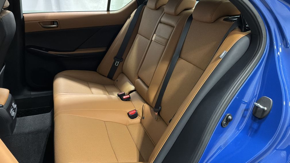 Lexus IS IS 300 2023 d&rsquo;occasion à vendre - 26