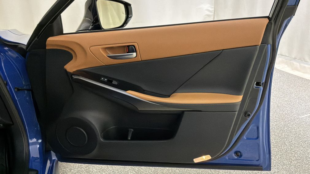 Lexus IS IS 300 2023 d&rsquo;occasion à vendre - 31