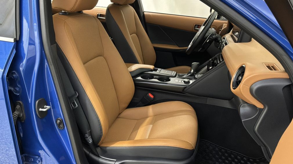 Lexus IS IS 300 2023 d&rsquo;occasion à vendre - 29