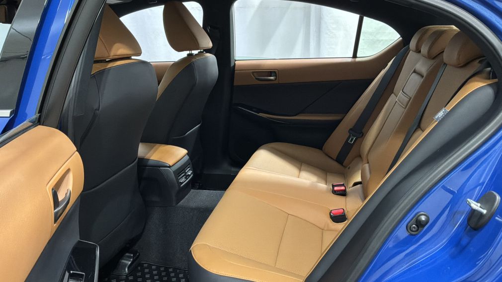 Lexus IS IS 300 2023 d&rsquo;occasion à vendre - 27
