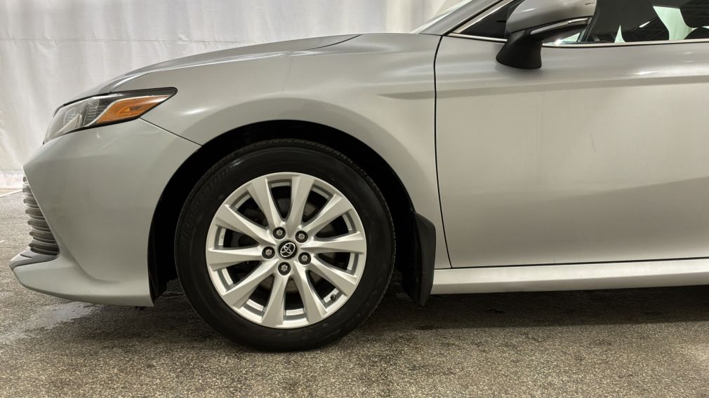 Toyota Camry LE 2019 d&rsquo;occasion à vendre - 9