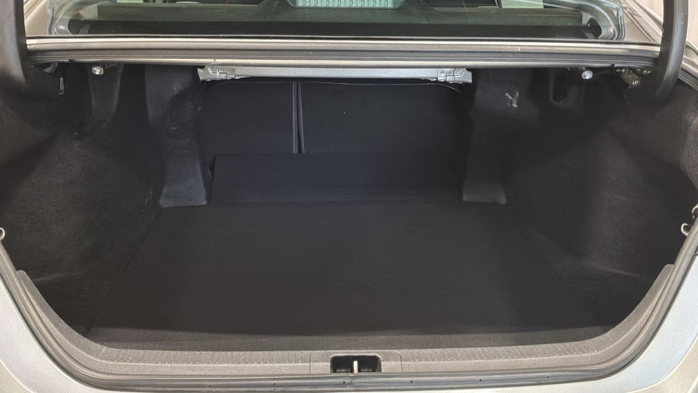 Toyota Camry LE 2019 d&rsquo;occasion à vendre - 12