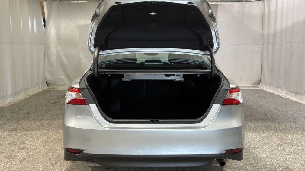 Toyota Camry LE 2019 d&rsquo;occasion à vendre - 13