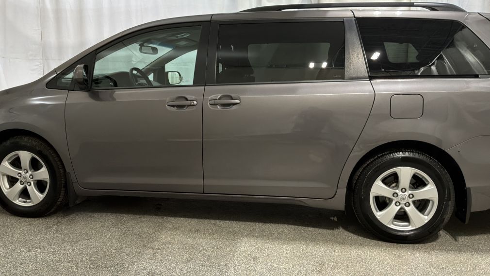 Toyota Sienna LE 2017 d&rsquo;occasion à vendre - 6