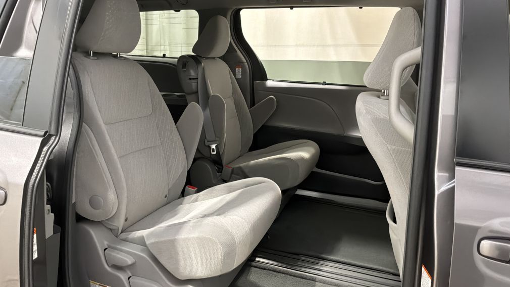 Toyota Sienna LE 2017 d&rsquo;occasion à vendre - 29