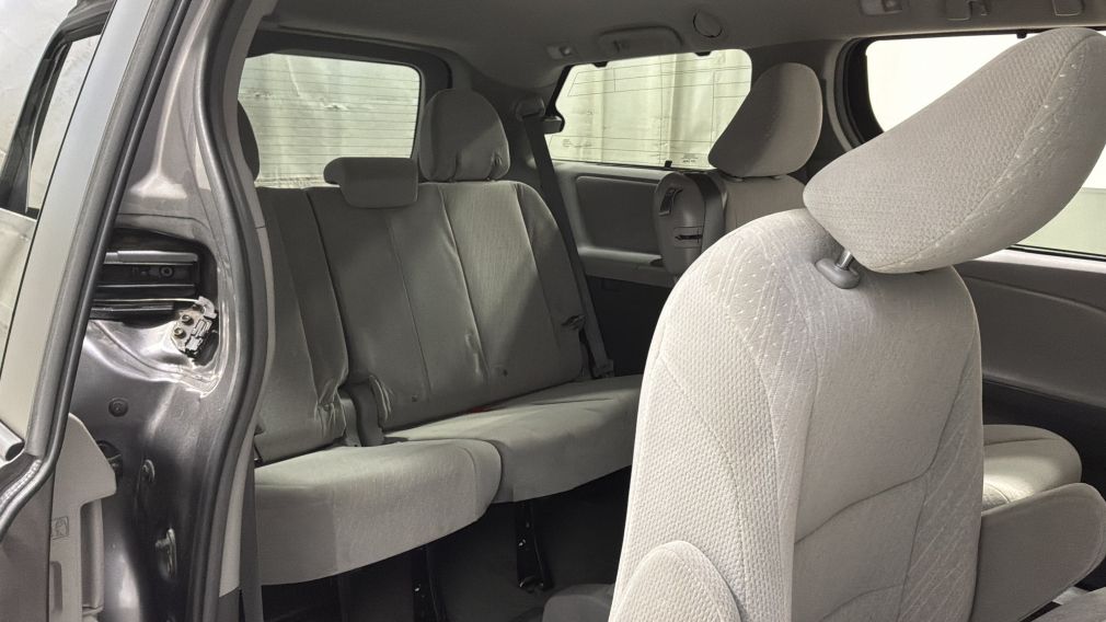 Toyota Sienna LE 2017 d&rsquo;occasion à vendre - 28