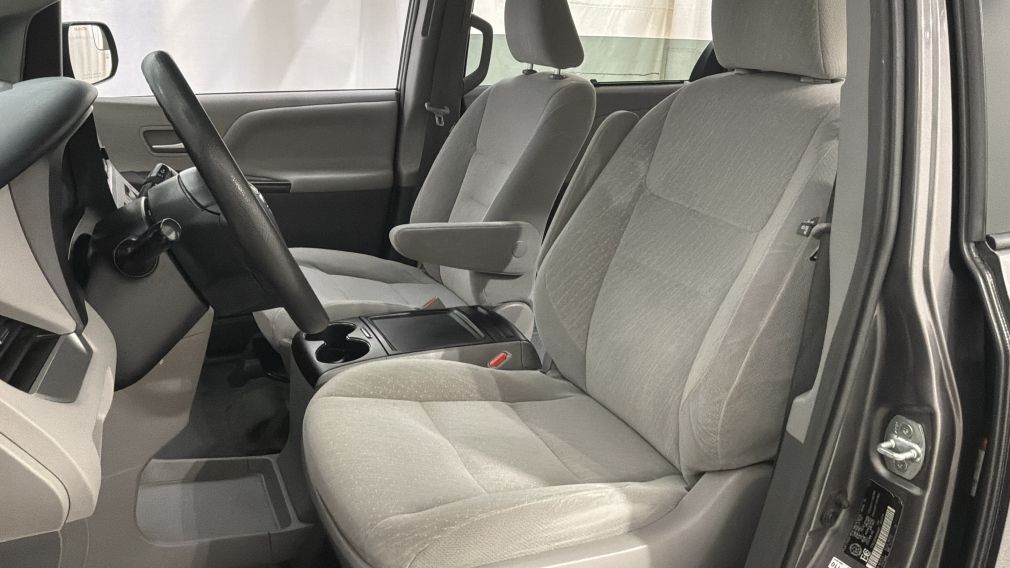 Toyota Sienna LE 2017 d&rsquo;occasion à vendre - 24
