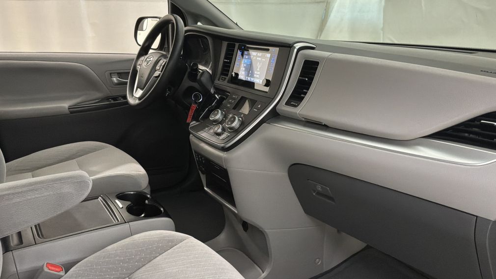Toyota Sienna LE 2017 d&rsquo;occasion à vendre - 31