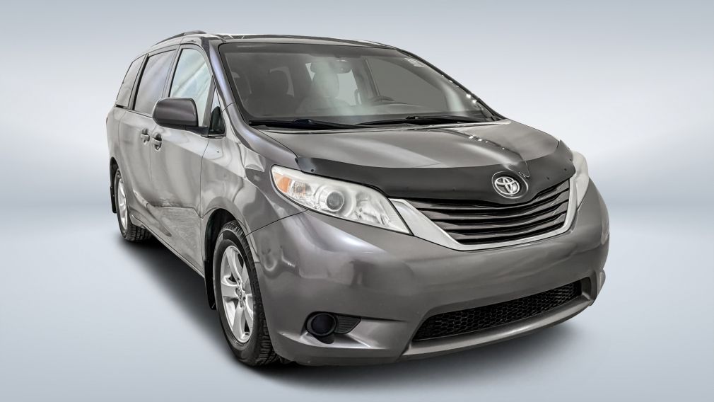 Toyota Sienna LE