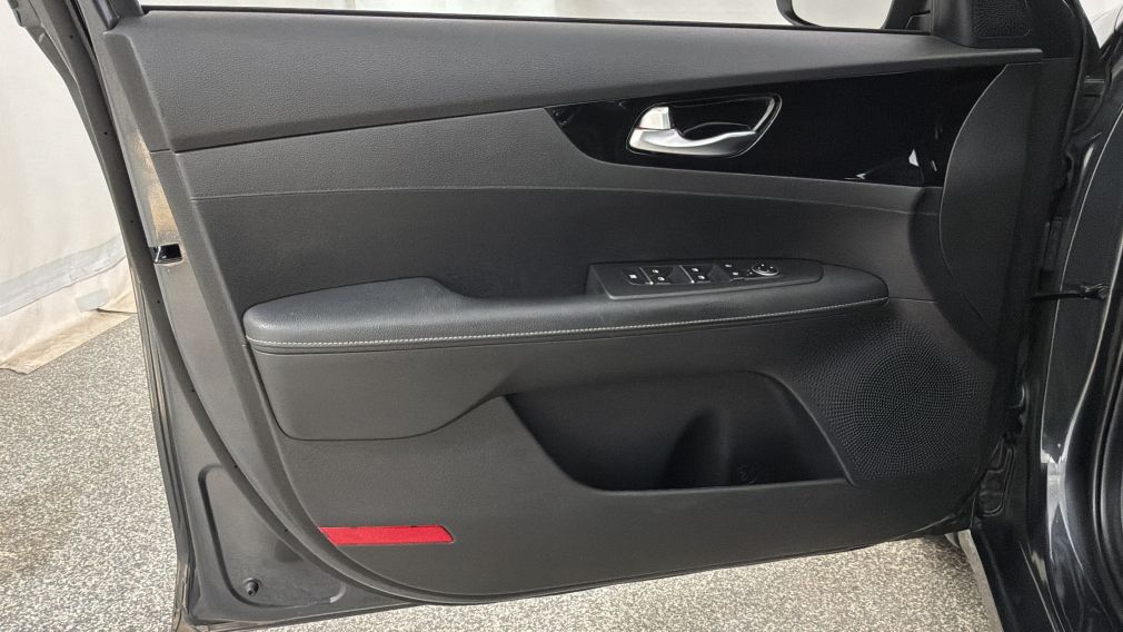 Kia Forte EX 2022 d&rsquo;occasion à vendre - 23