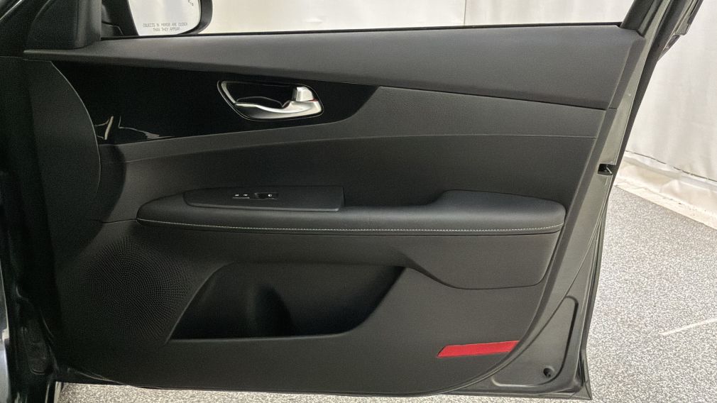 Kia Forte EX 2022 d&rsquo;occasion à vendre - 31