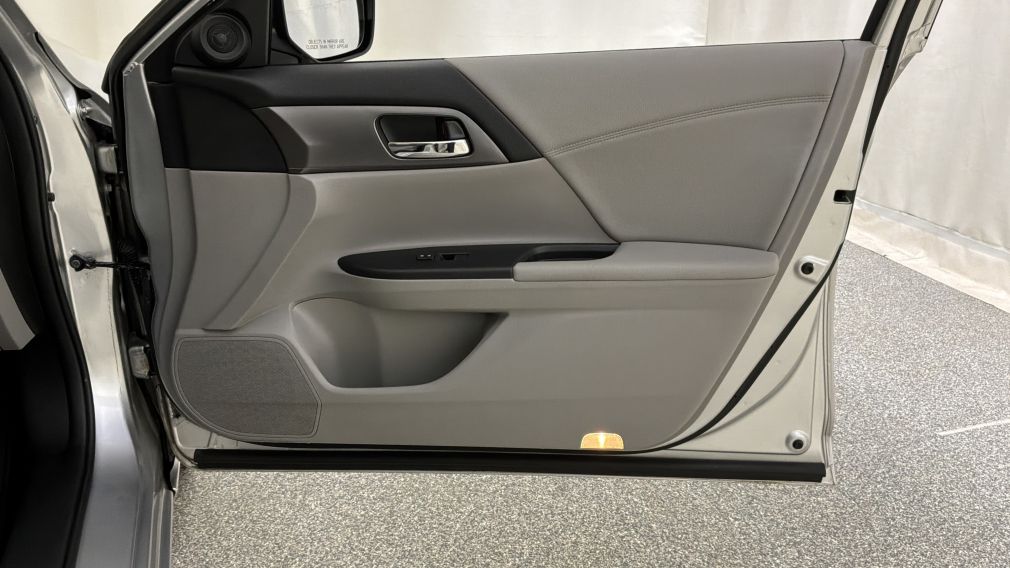 Honda Accord LX 2014 d&rsquo;occasion à vendre - 31