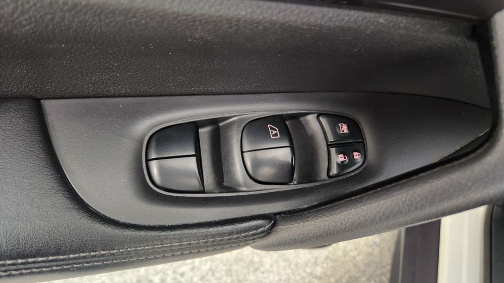 Nissan Rogue SV 2018 d&rsquo;occasion à vendre - 21