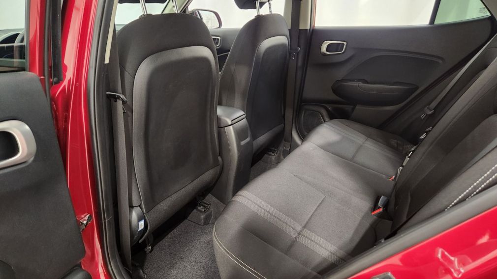 Hyundai Venue Preferred 2023 d&rsquo;occasion à vendre - 21