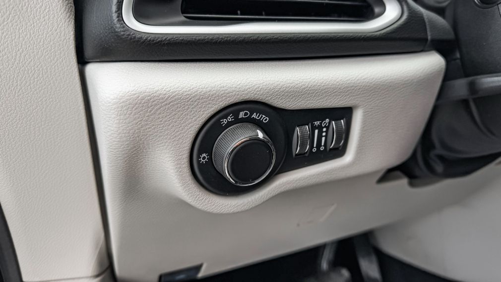 Chrysler Grand Caravan SXT 2022 d&rsquo;occasion à vendre - 11