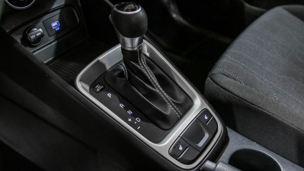 Hyundai Venue Essential 2021 d&rsquo;occasion à vendre - 21