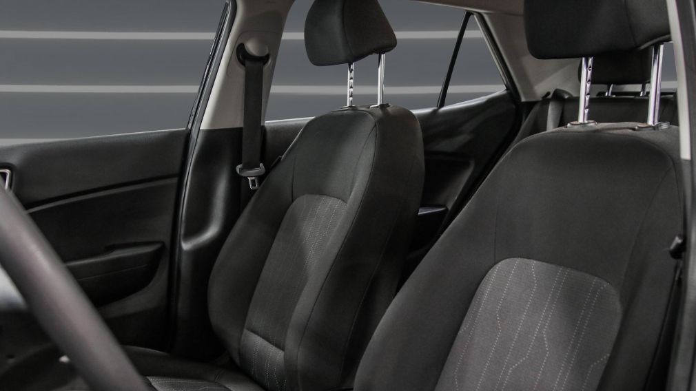 Hyundai Venue Essential 2021 d&rsquo;occasion à vendre - 22