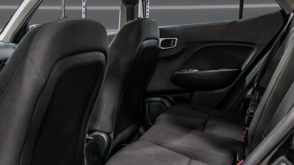 Hyundai Venue Essential 2021 d&rsquo;occasion à vendre - 23