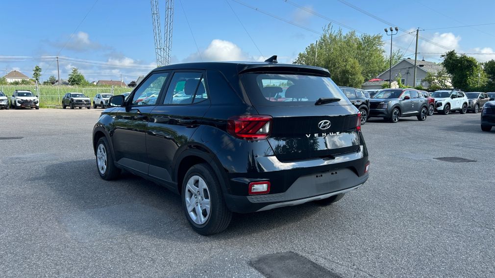 Hyundai Venue Essential 2022 d&rsquo;occasion à vendre - 5