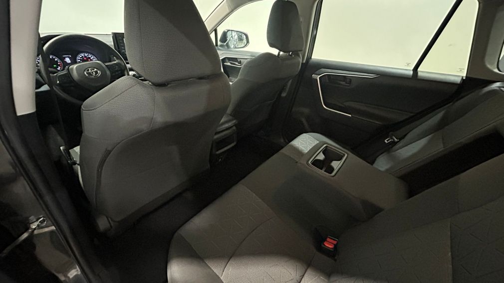 Toyota Rav 4 LE 2020 d&rsquo;occasion à vendre - 21