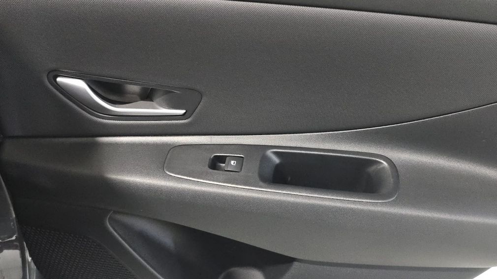 Hyundai Elantra Preferred 2024 d&rsquo;occasion à vendre - 19