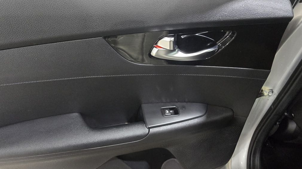 Kia Forte EX 2020 d&rsquo;occasion à vendre - 11