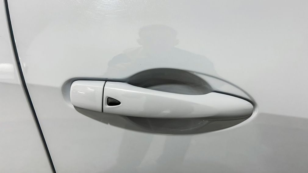 Nissan Versa SR 2023 d&rsquo;occasion à vendre - 10