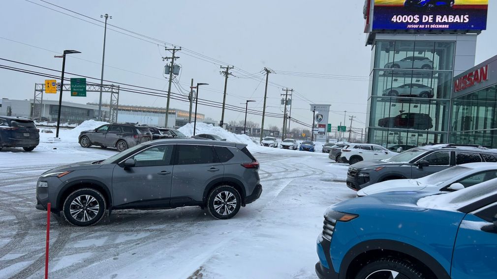 Nissan Rogue SV Moonroof 2023 d&rsquo;occasion à vendre - 4