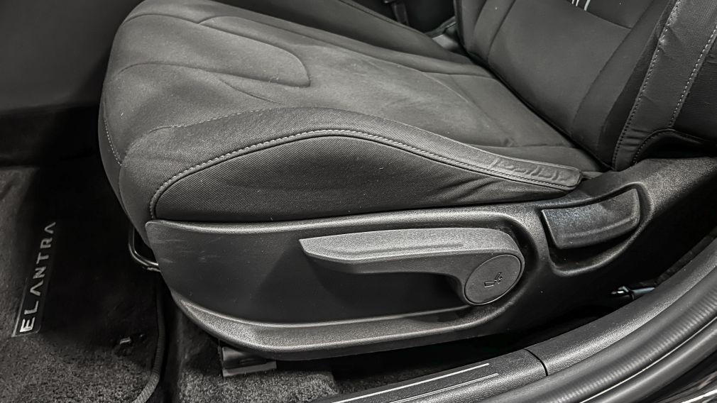 Hyundai Elantra Preferred 2023 d’occasion à vendre - 17