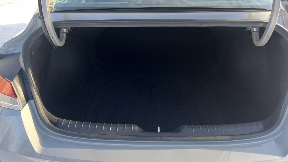 Hyundai Elantra Preferred 2021 d&rsquo;occasion à vendre - 24