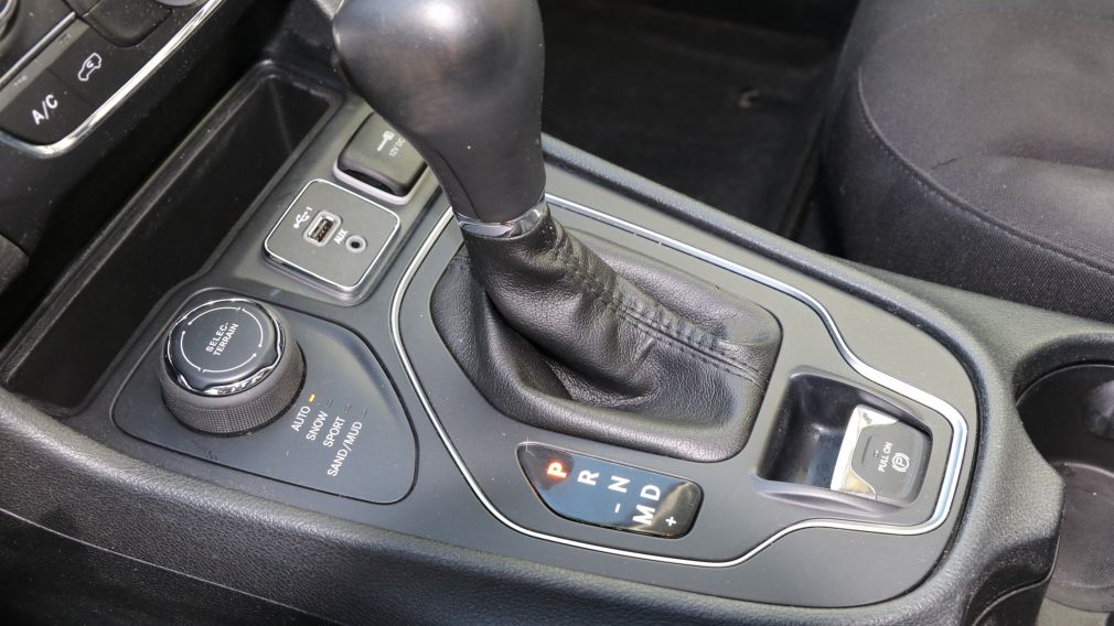 Jeep Cherokee Sport 2019 d&rsquo;occasion à vendre - 16