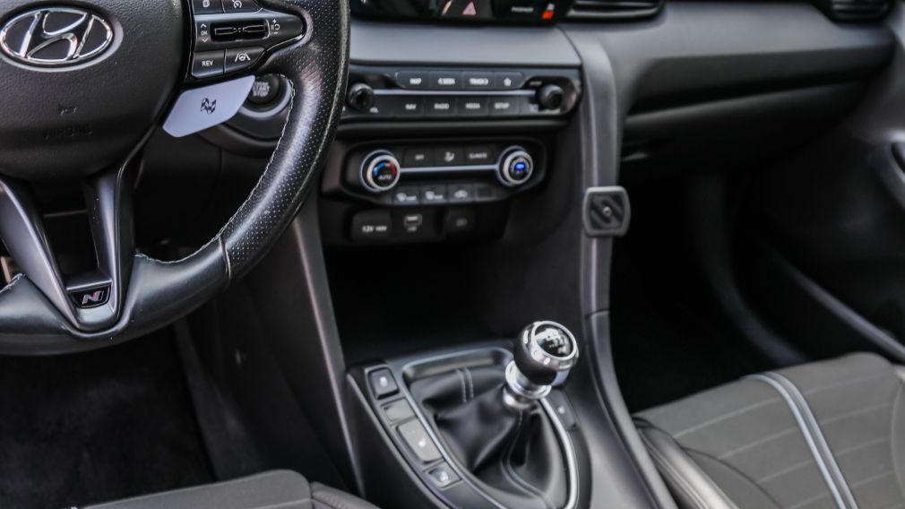 Hyundai Veloster Manual 2022 d&rsquo;occasion à vendre - 14