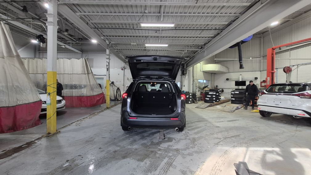 Toyota Rav 4 LE 2021 d&rsquo;occasion à vendre - 26