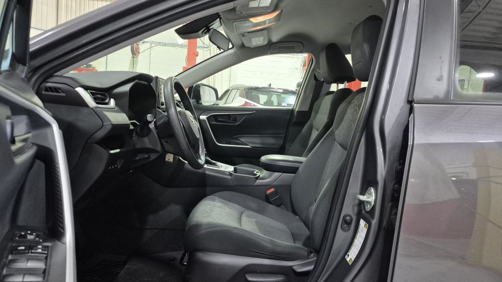 Toyota Rav 4 LE 2021 d&rsquo;occasion à vendre - 12