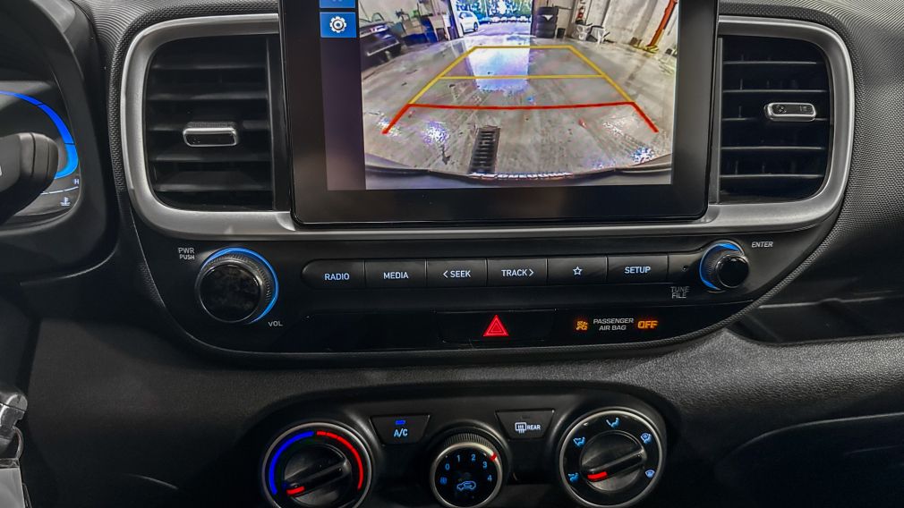 Hyundai Venue Essential 2025 d&rsquo;occasion à vendre - 23