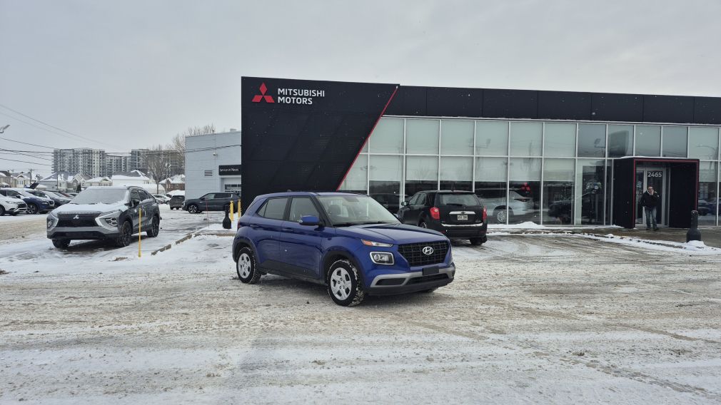 Hyundai Venue Essential 2022 d&rsquo;occasion à vendre - 1