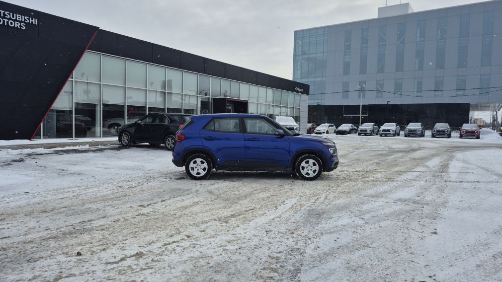 Hyundai Venue Essential 2022 d&rsquo;occasion à vendre - 8