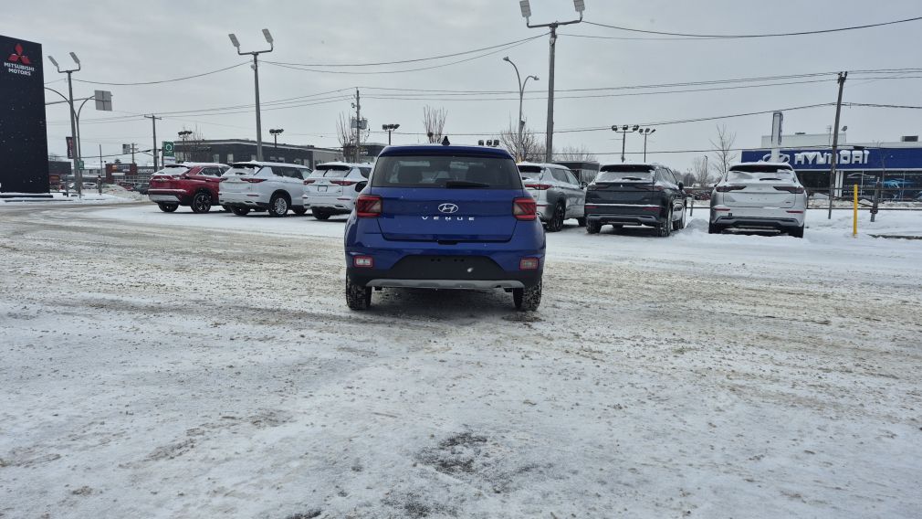 Hyundai Venue Essential 2022 d&rsquo;occasion à vendre - 6