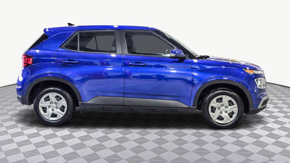 Hyundai Venue Essential 2022 d&rsquo;occasion à vendre - 8