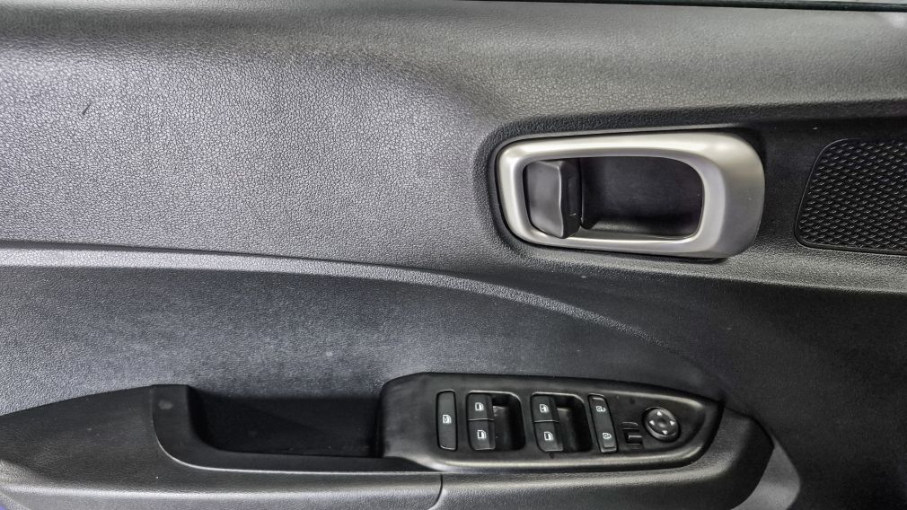 Hyundai Venue Essential 2022 d&rsquo;occasion à vendre - 11