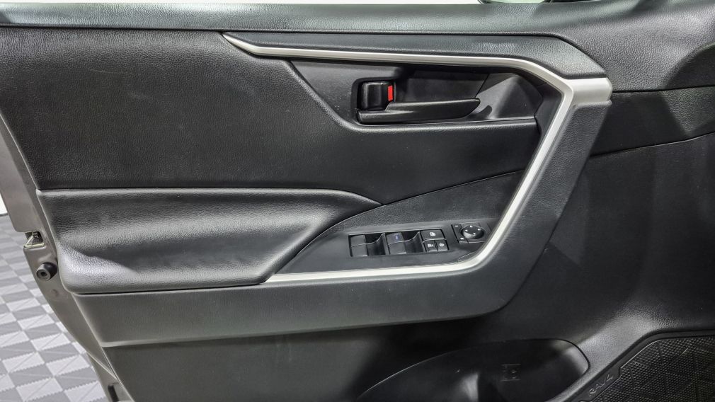 Toyota Rav 4 Hybrid LE 2019 d’occasion à vendre - 9