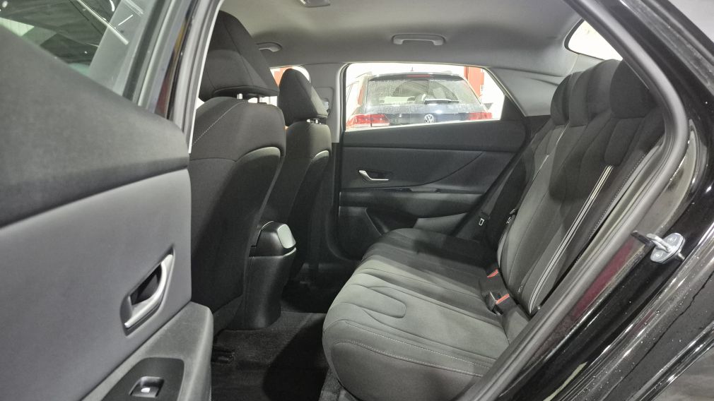 Hyundai Elantra Preferred 2023 d&rsquo;occasion à vendre - 23