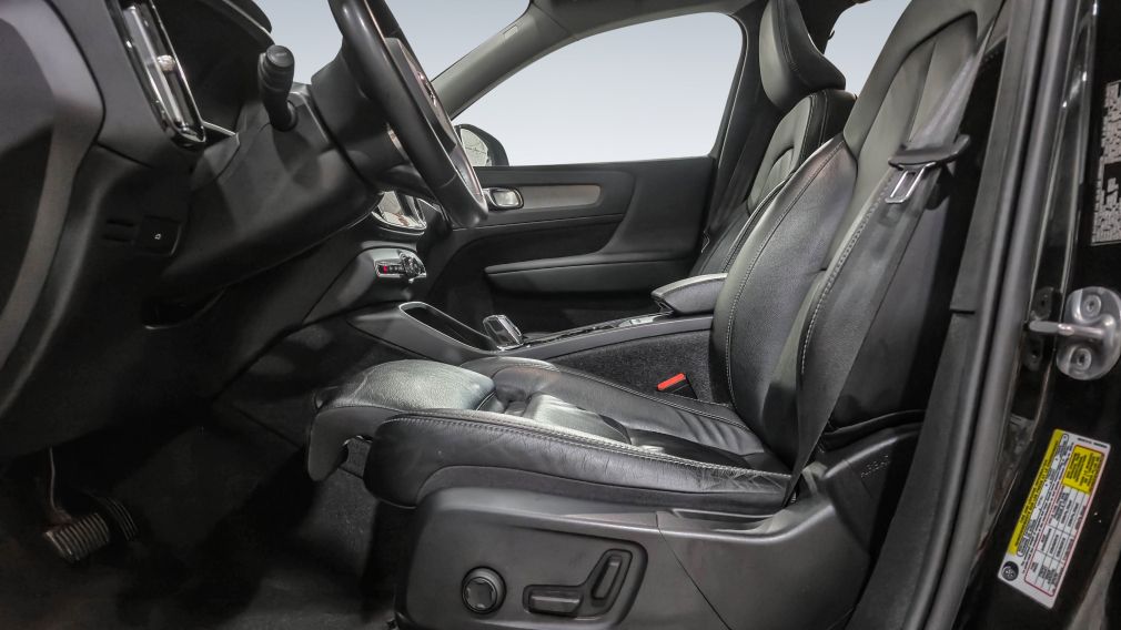 Volvo XC40 Plus Dark Theme 2023 à vendre à Trois-Rivières - 11