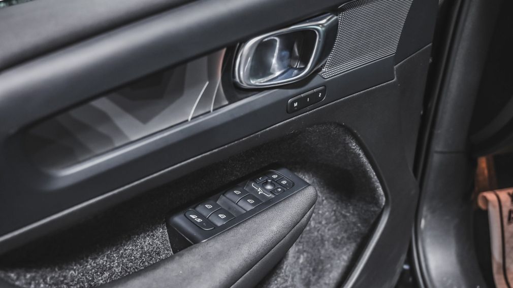 Volvo XC40 Core 2023 d&rsquo;occasion à vendre - 14