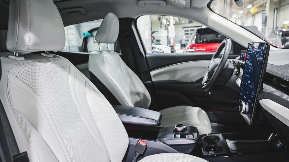 Ford Mustang Mach-E Premium 2023 d&rsquo;occasion à vendre - 28